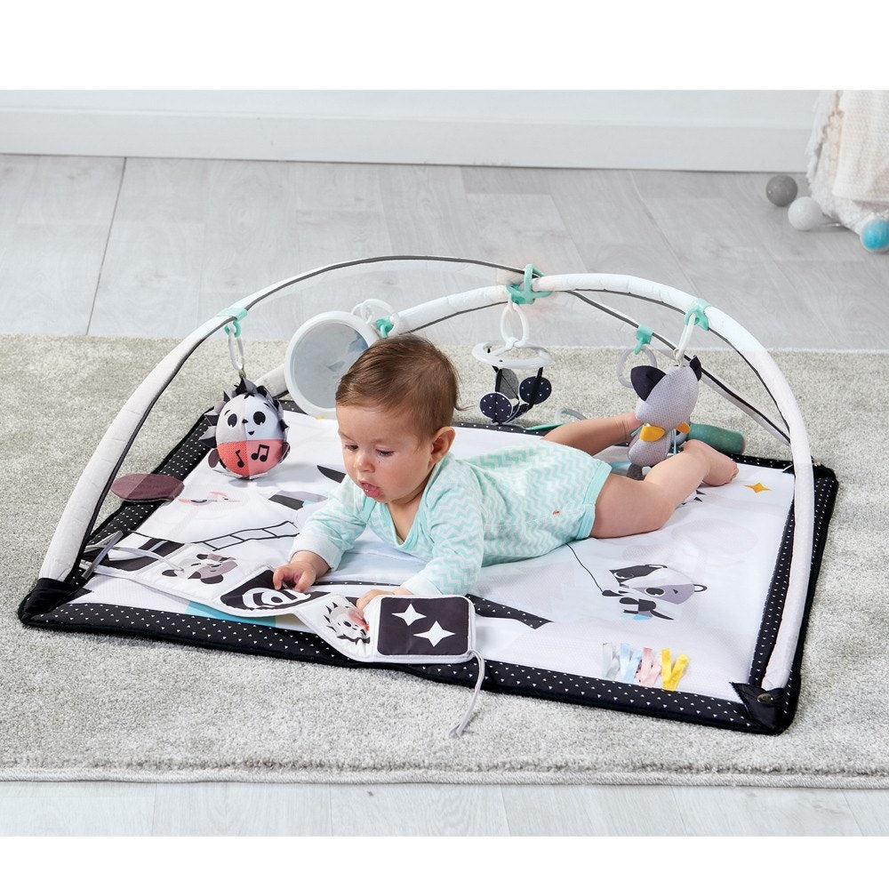 Gimnasio Centro de Actividades TINY LOVE Gym Magical Tales Negro & Blanco