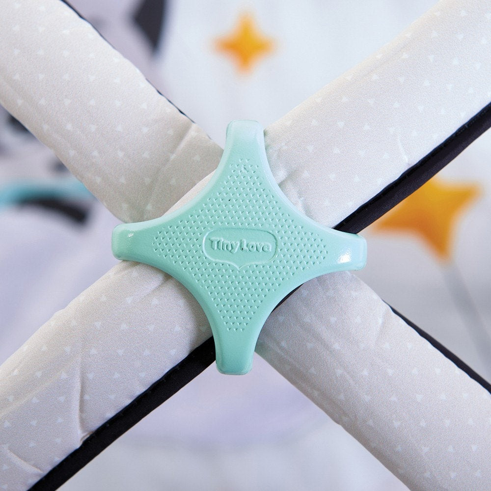 Gimnasio Centro de Actividades TINY LOVE Gym Magical Tales Negro & Blanco