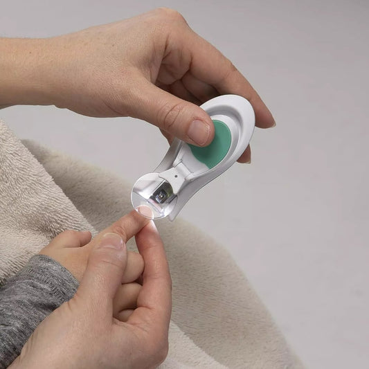 Cortauñas con Zoom y Luz LED SAFETY 1ST