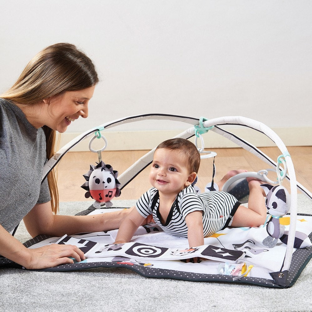 Gimnasio Centro de Actividades TINY LOVE Gym Magical Tales Negro Blanco