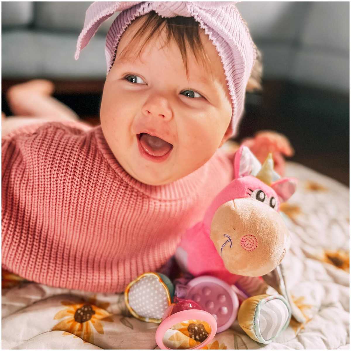 Sonajero Unicornio con Actividades PLAYGRO Clip Clop Rosado