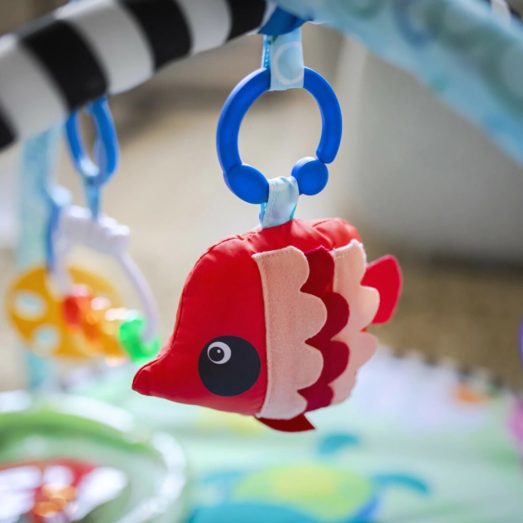 Detalle de los personajes Opus y Neptune del gimnasio Baby Einstein