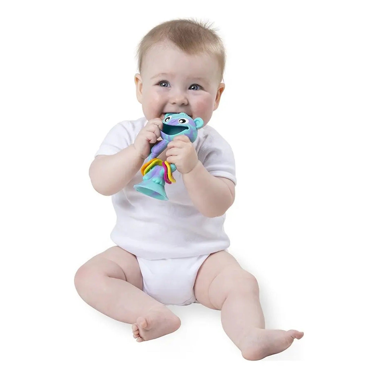 Bebe jugando con oso Wobble Playgro